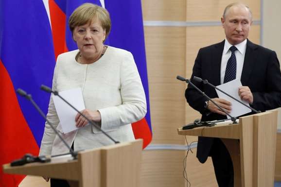 Меркель обіцяє Путіну обговорити з Порошенком арешт Вишинського