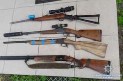 Вилучена у водія автівки зброя