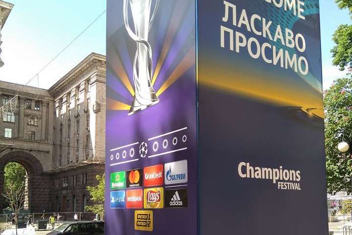 Реклама «Газпрому» все ж з'явилася на вулицях Києва перед фіналом Ліги чемпіонів