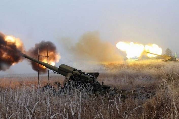 Бойовики обстрілюють українських бійців на Донбасі з артилерії та мінометів