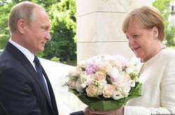 Меркель у Путина в Сочи: с цветами, но без конкретных результатов