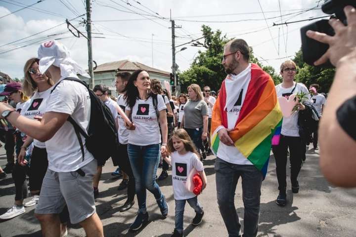 У Молдові відбувся марш ЛГБТ: фото і відео