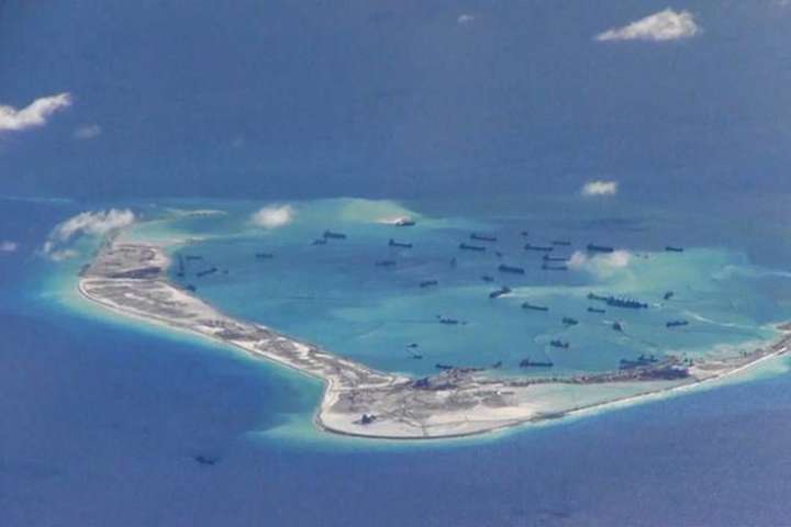 Китай перекинув на спірні острови свої бомбардувальники