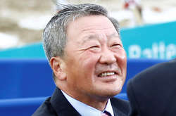 Умер глава группы компаний LG Ку Бон Му