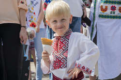«Мегамарш у вишиванках» у Києві: як це було (фотогалерея)