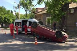 В Одесі автомобіль перекинувся на дах