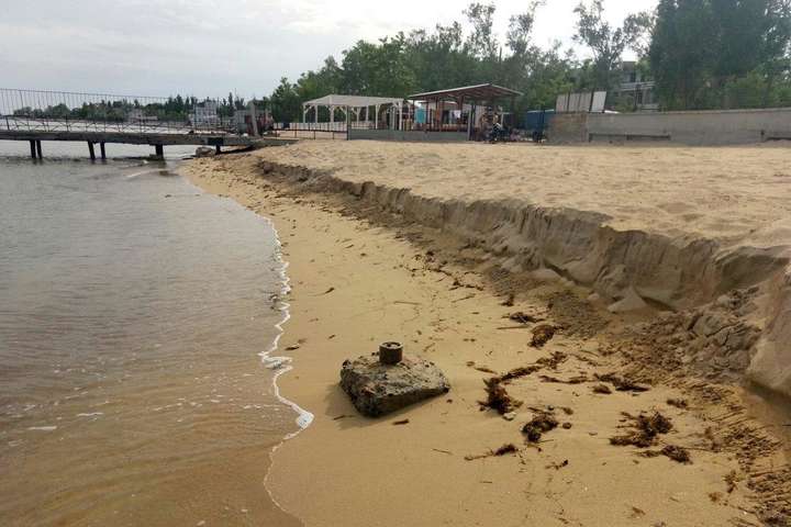 Окупанти взялися за знищення кримських пляжів (фото)
