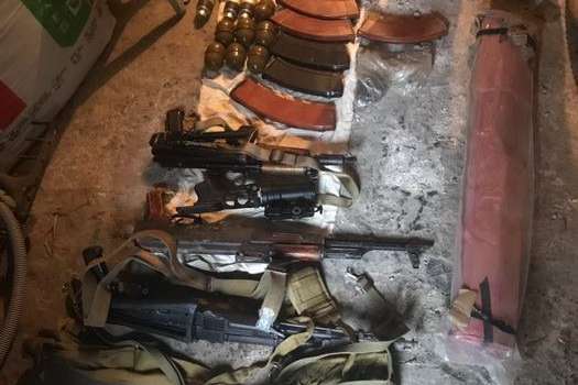 СБУ на Донеччині виявила схованку зброї та боєприпасів 