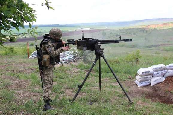 На Донбасі сьогодні бойовики 12 разів обстрілювали позиції Збройних сил 