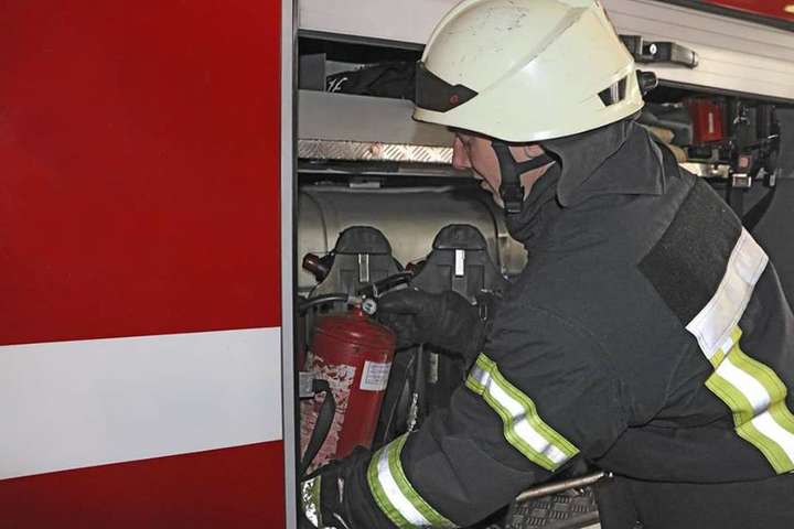 У Києві під час гасіння пожежі у будинку виявлено тіло чоловіка