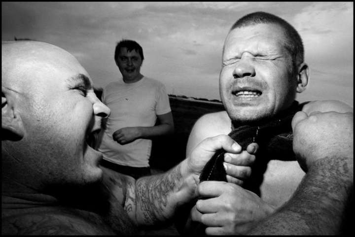 Насилие, водка и нищета. Ужасы российской глубинки глазами американского фотографа