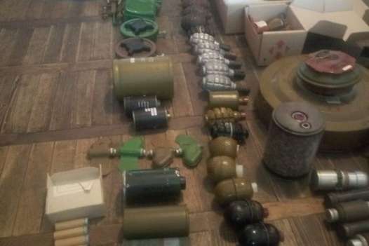 У жителя Івано-Франківська виявили диверсійний посібник і арсенал боєприпасів