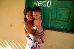 Мами та діти зі всього світу. Добірка неймовірно зворушливих фото