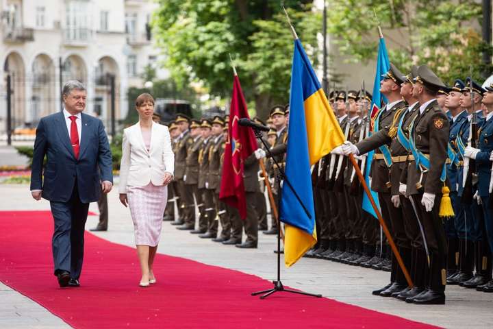 Порошенко зустрівся з президентом Естонії Керсті Кальюлайд