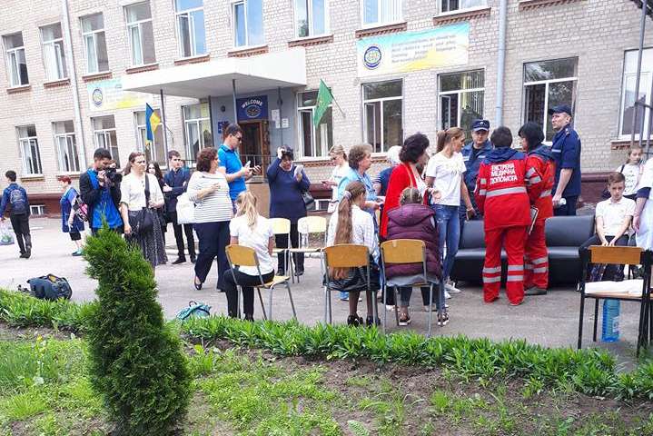 Отравление в харьковской школе: 15 детей в больнице