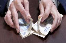 У Дніпрі спіймали посадовців фіскальної служби, які завдали державі збитків на понад 12 млн грн 