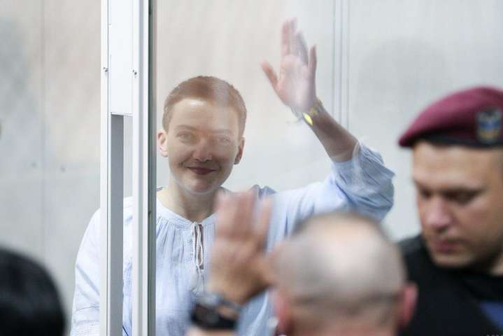 Суд оставил Савченко под стражей