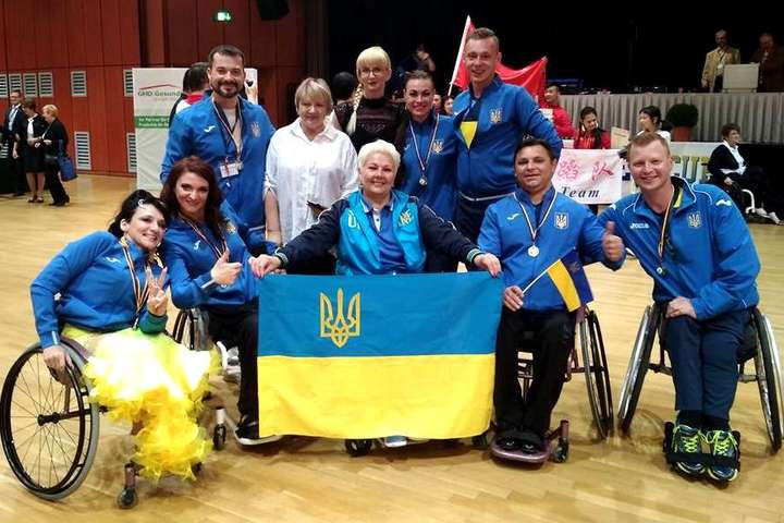 Українські танцюристи на візках здобули вісім медалей на змаганнях у Німеччині
