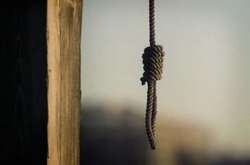 На Закарпатье сельский голова повесился на чердаке собственного дома