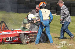 Пілот Формули Ford ледь не згорів заживо після аварії. Приголомшливі фото