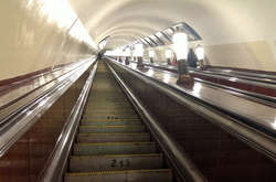 У столичному метро ескалатор «зажував» руку п’ятирічної дитини