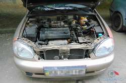 Невдале пограбування: крадіїв акумулятора з автівки впіймали «на гарячому»