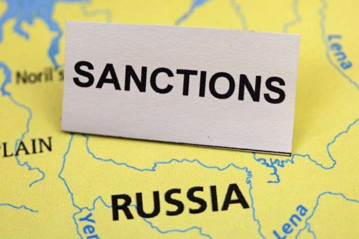 У Порошенко обнародовали обновленный список санкций против России
