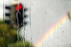 Погода на п'ятницю: на заході країни дощитиме, в центрі буде тепло і хмарно