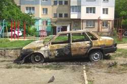 В окупованому Сімферополі масово підпалюють неправильно припарковані автомобілі