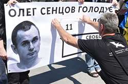 У Києві під російське посольство принесли «булочки для Путіна» (фото)