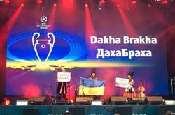 На концерті перед фіналом Ліги чемпіонів закликали звільнити кремлівських бранців