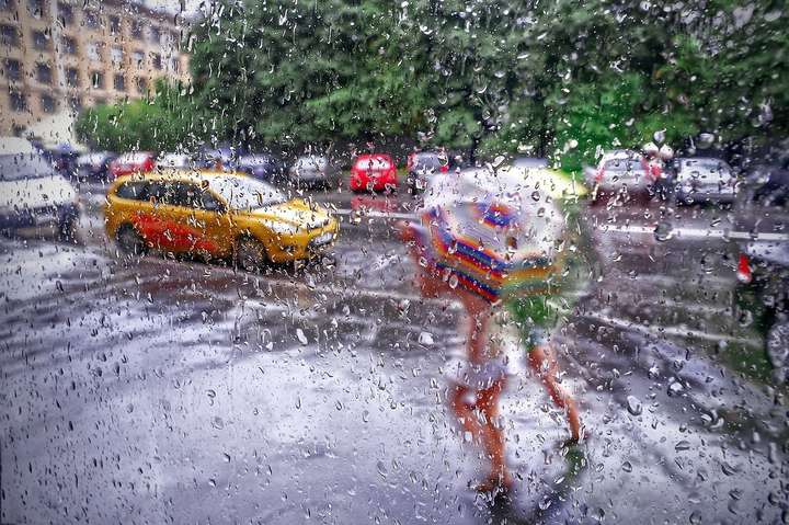 Сьогодні в Україні місцями дощі, температура до +29