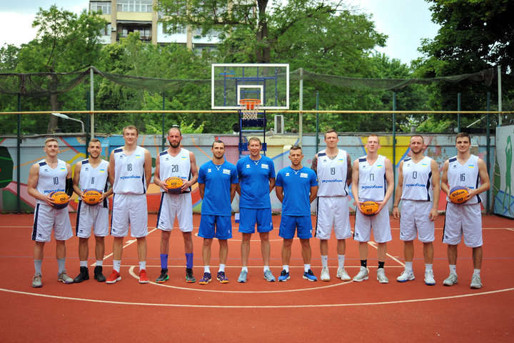 Чоловіча і молодіжна збірні України з баскетболу 3х3 вирушили на підготовку до Польщі