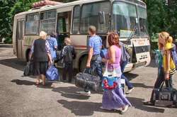 В Старой Николаевке после обстрела и взрывов на складе боеприпасов началась эвакуация