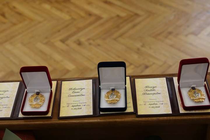 У Вінниці трьом матерям-героїням вручили державні нагороди