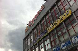 На Львівщині розбився хлопець, що робив селфі на даху супермаркету