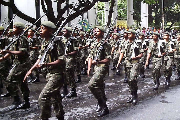 Влада Бразилії застосує військових для розгону страйку водіїв