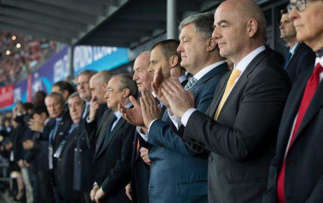 Порошенко прибув на матч фіналу Ліги чемпіонів разом із президентом УЄФА та королем Іспанії