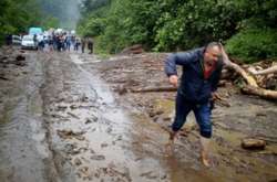 На Закарпатті стався зсув ґрунту: перекрита траса «Мукачево – Рогатин»