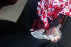 У Києві псевдопрацівники комунальної служби з ножем пограбували жінку