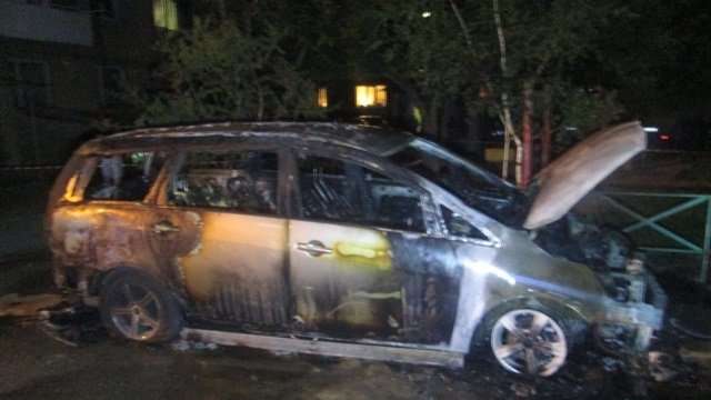 В Ужгороді невідомі спалили машину прокурора