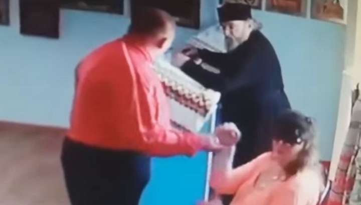 На Дніпропетровщині п’яний чоловік увірвався до храму Київського патріархату