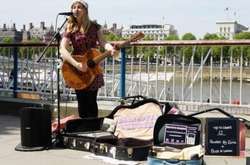 У Лондоні запровадили систему безконтактної оплати вуличним музикантам