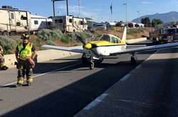 У США літак здійснив аварійну посадку на автостраду