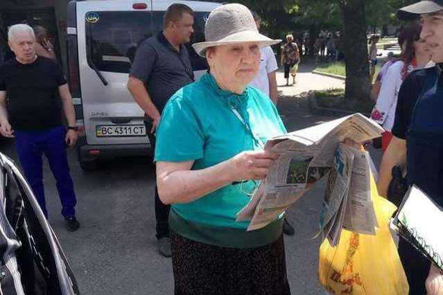 У Львові пенсіонерка напала на випускницю