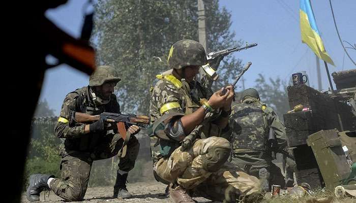 На Донбасі двоє українських захисників отримали поранення 