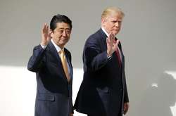 Трамп і Абе домовились зустрітися перед самітом США та КНДР