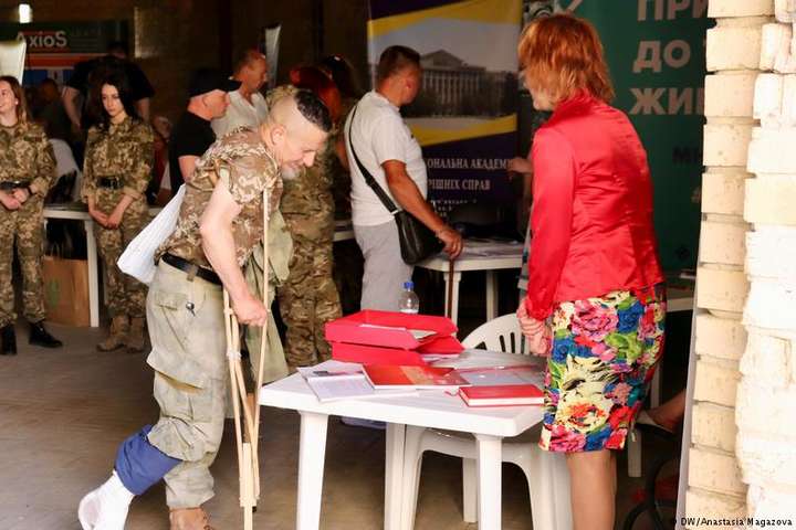 <span>Чимало ветеранів по поверненні з війни залишилися без роботи</span> - Фестиваль вакансій: ветерани АТО у пошуках роботи