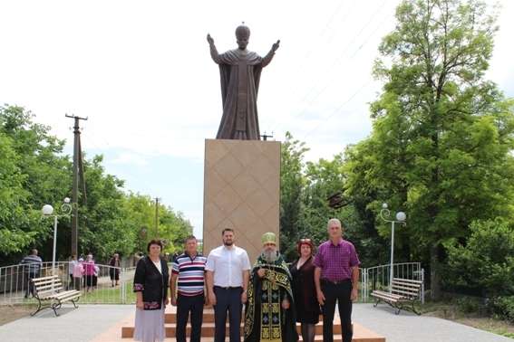 У Ренійському районі замість Леніна встановили пам'ятник Святому Миколаю