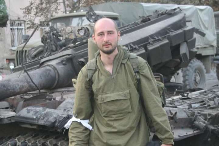 Поліція: в Бабченка стріляли, коли його дружина перебувала в будинку
